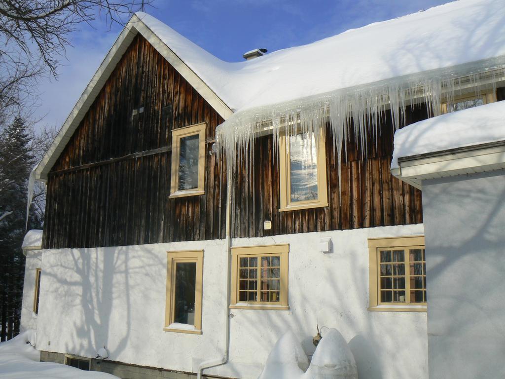Auberge De La Tour Et Spa Magog Bagian luar foto