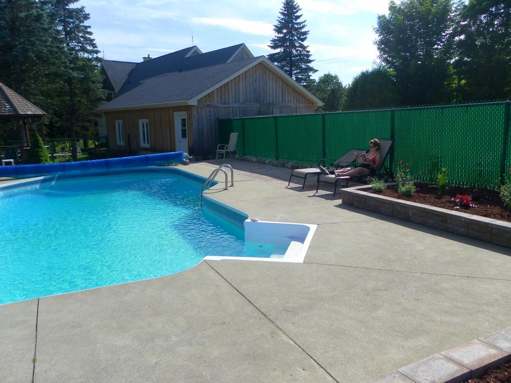 Auberge De La Tour Et Spa Magog Bagian luar foto
