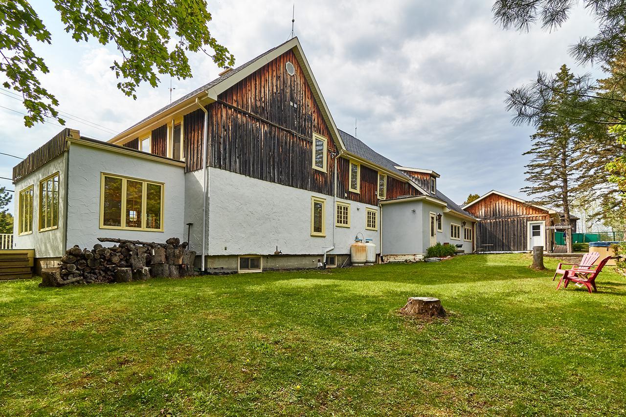 Auberge De La Tour Et Spa Magog Bagian luar foto