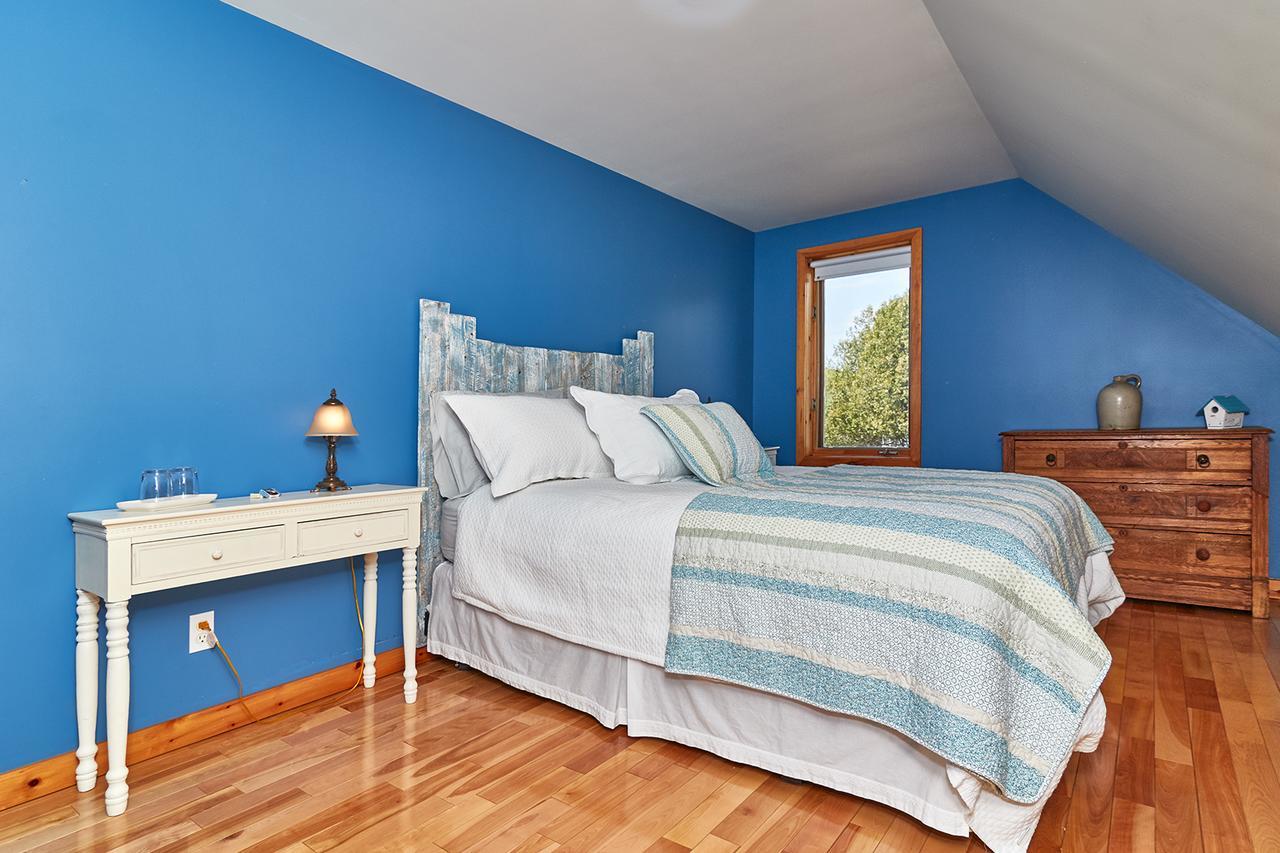 Auberge De La Tour Et Spa Magog Bagian luar foto
